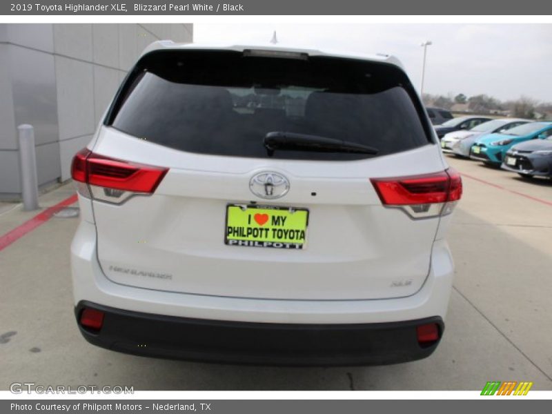 Blizzard Pearl White / Black 2019 Toyota Highlander XLE