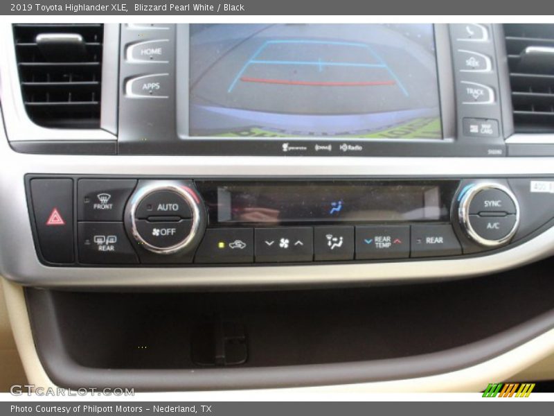 Blizzard Pearl White / Black 2019 Toyota Highlander XLE