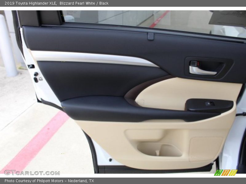 Blizzard Pearl White / Black 2019 Toyota Highlander XLE