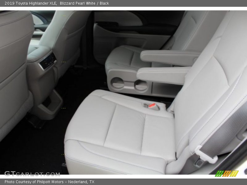 Blizzard Pearl White / Black 2019 Toyota Highlander XLE