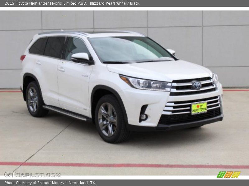 Front 3/4 View of 2019 Highlander Hybrid Limited AWD