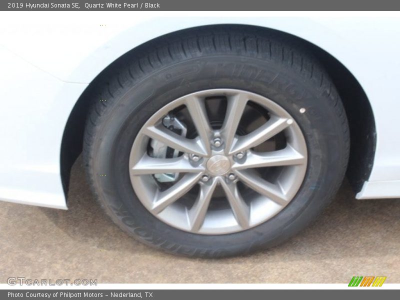Quartz White Pearl / Black 2019 Hyundai Sonata SE