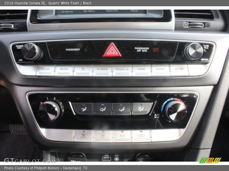 Quartz White Pearl / Black 2019 Hyundai Sonata SE