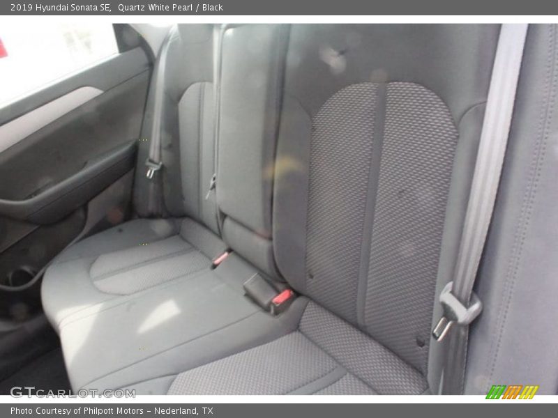 Quartz White Pearl / Black 2019 Hyundai Sonata SE