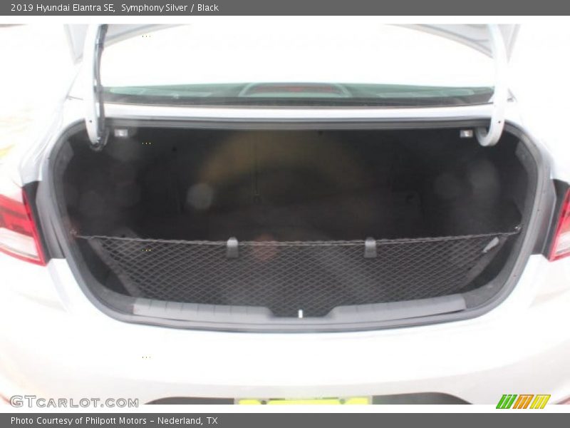 Symphony Silver / Black 2019 Hyundai Elantra SE