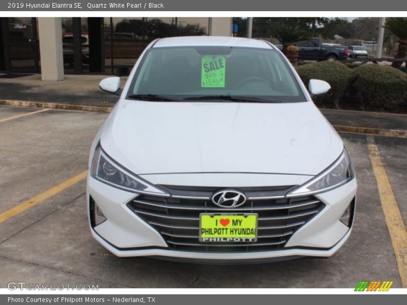 Quartz White Pearl / Black 2019 Hyundai Elantra SE