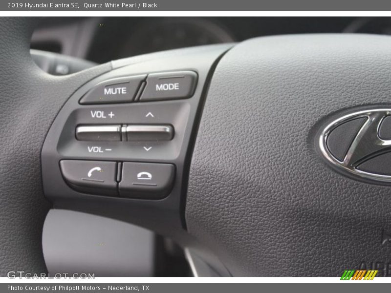Quartz White Pearl / Black 2019 Hyundai Elantra SE