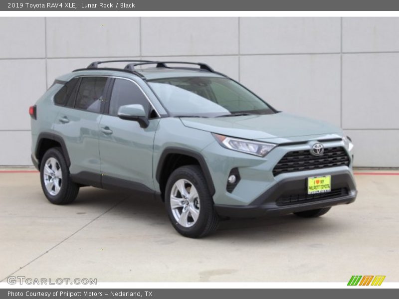 Front 3/4 View of 2019 RAV4 XLE