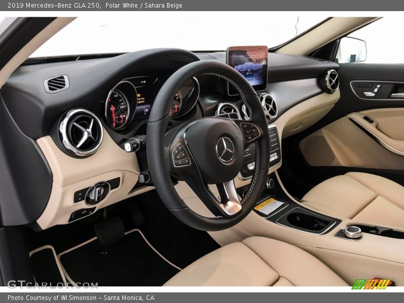 Polar White / Sahara Beige 2019 Mercedes-Benz GLA 250