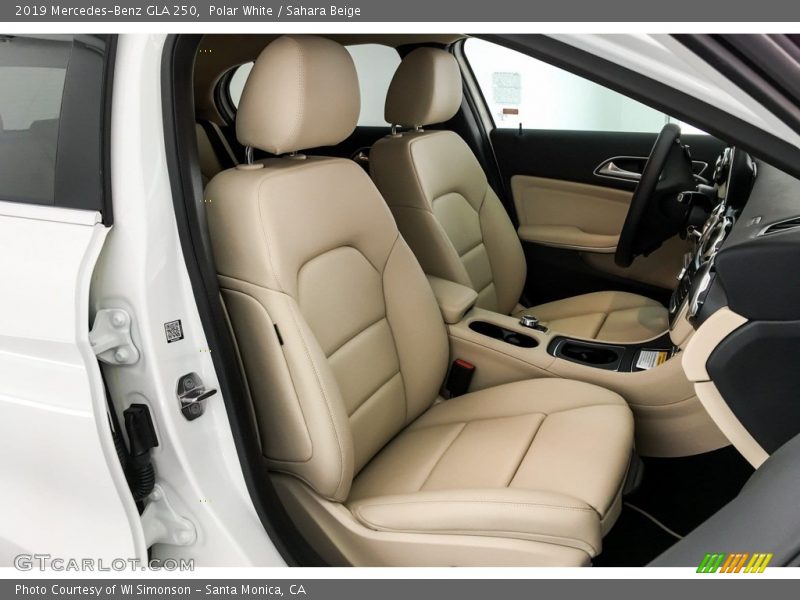Polar White / Sahara Beige 2019 Mercedes-Benz GLA 250