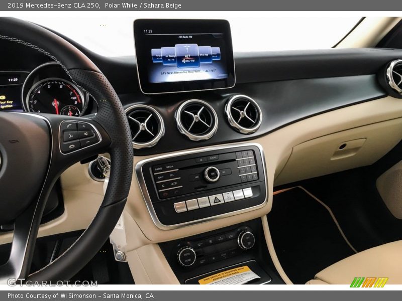 Polar White / Sahara Beige 2019 Mercedes-Benz GLA 250