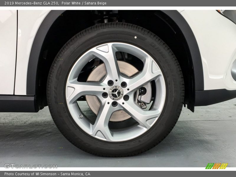 Polar White / Sahara Beige 2019 Mercedes-Benz GLA 250
