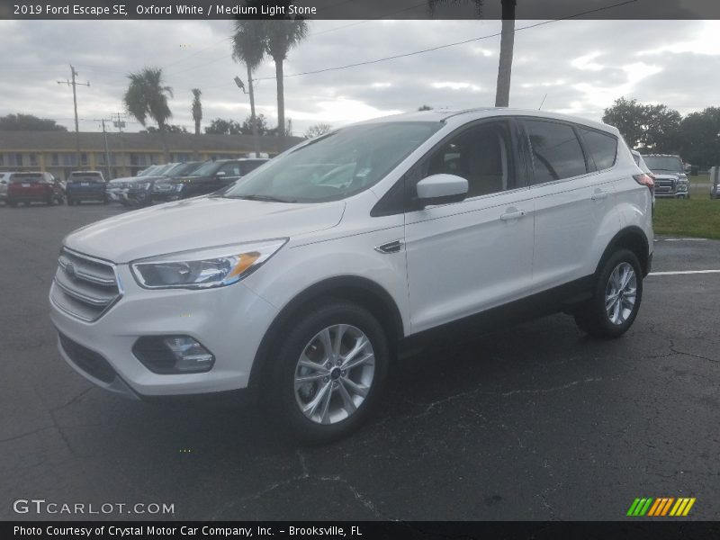 Oxford White / Medium Light Stone 2019 Ford Escape SE