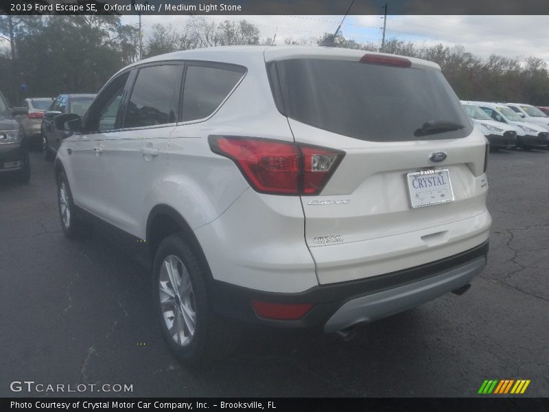 Oxford White / Medium Light Stone 2019 Ford Escape SE