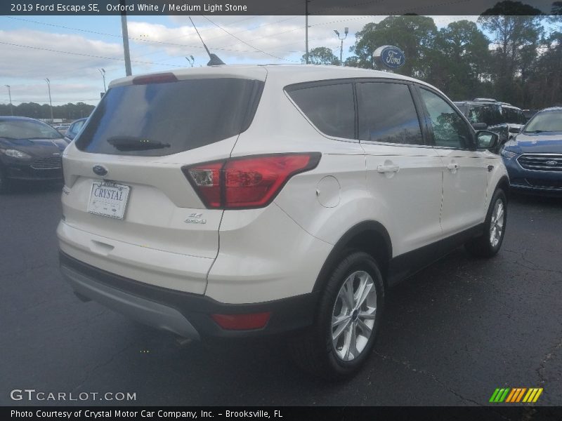 Oxford White / Medium Light Stone 2019 Ford Escape SE