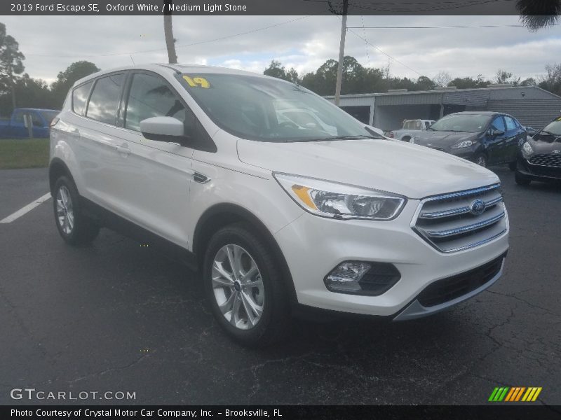 Oxford White / Medium Light Stone 2019 Ford Escape SE