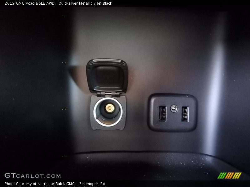 Quicksilver Metallic / Jet Black 2019 GMC Acadia SLE AWD