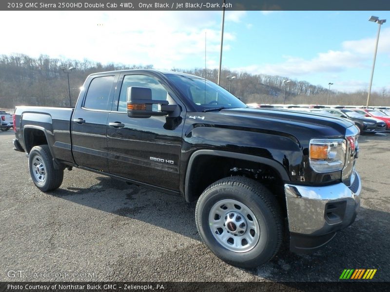 Front 3/4 View of 2019 Sierra 2500HD Double Cab 4WD