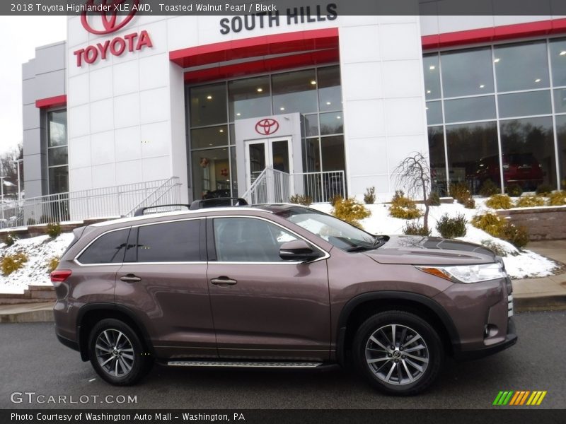 Toasted Walnut Pearl / Black 2018 Toyota Highlander XLE AWD