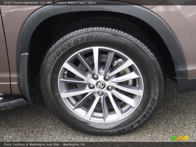 Toasted Walnut Pearl / Black 2018 Toyota Highlander XLE AWD