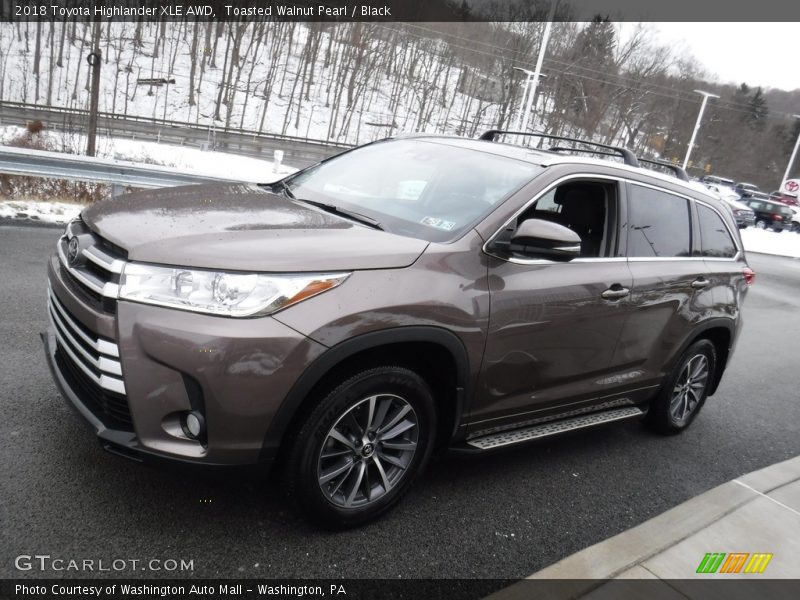 Toasted Walnut Pearl / Black 2018 Toyota Highlander XLE AWD