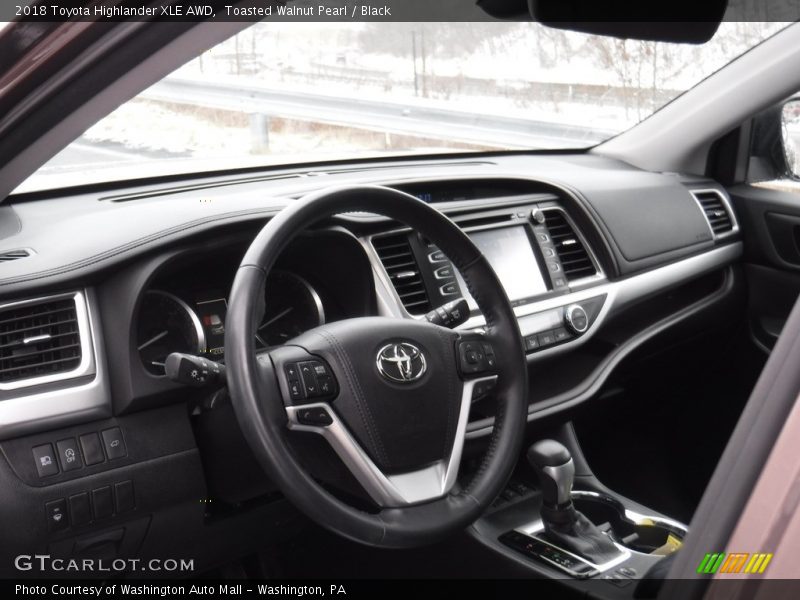 Toasted Walnut Pearl / Black 2018 Toyota Highlander XLE AWD