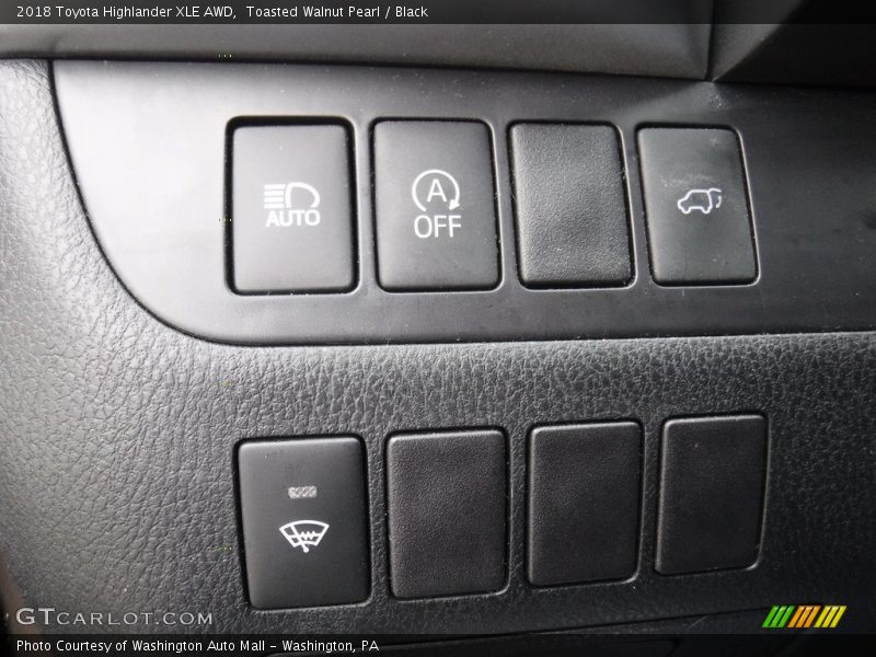 Toasted Walnut Pearl / Black 2018 Toyota Highlander XLE AWD