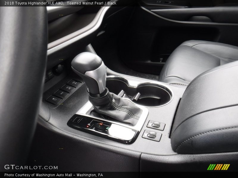 Toasted Walnut Pearl / Black 2018 Toyota Highlander XLE AWD