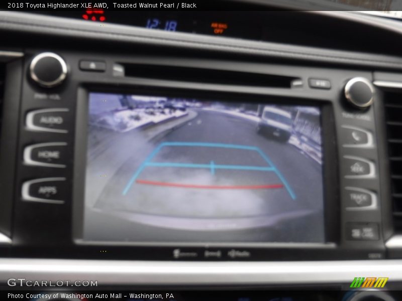 Toasted Walnut Pearl / Black 2018 Toyota Highlander XLE AWD