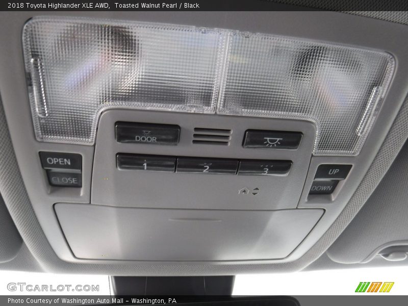 Toasted Walnut Pearl / Black 2018 Toyota Highlander XLE AWD