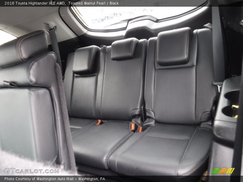 Toasted Walnut Pearl / Black 2018 Toyota Highlander XLE AWD