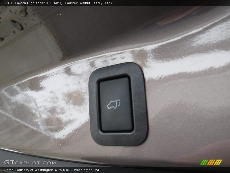 Toasted Walnut Pearl / Black 2018 Toyota Highlander XLE AWD
