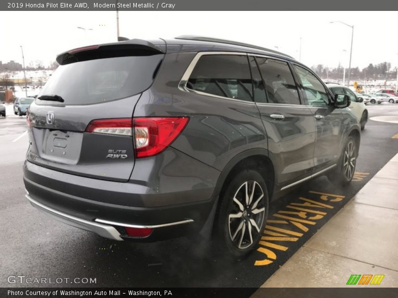 Modern Steel Metallic / Gray 2019 Honda Pilot Elite AWD