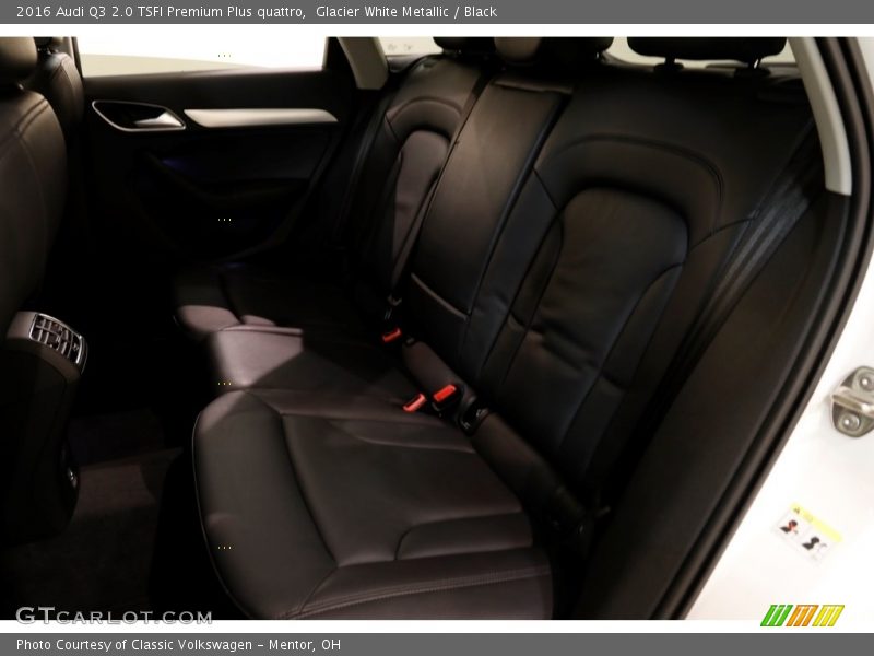 Glacier White Metallic / Black 2016 Audi Q3 2.0 TSFI Premium Plus quattro