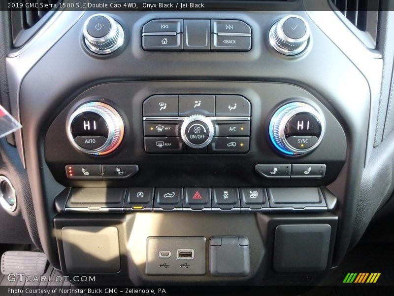 Controls of 2019 Sierra 1500 SLE Double Cab 4WD