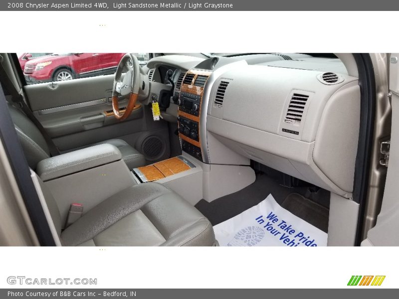 Light Sandstone Metallic / Light Graystone 2008 Chrysler Aspen Limited 4WD