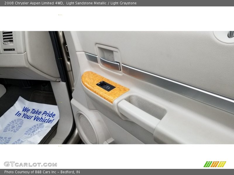 Light Sandstone Metallic / Light Graystone 2008 Chrysler Aspen Limited 4WD