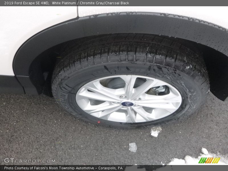 White Platinum / Chromite Gray/Charcoal Black 2019 Ford Escape SE 4WD