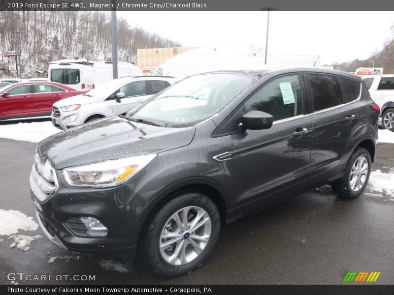 Magnetic / Chromite Gray/Charcoal Black 2019 Ford Escape SE 4WD