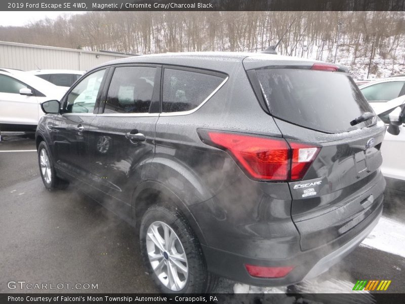 Magnetic / Chromite Gray/Charcoal Black 2019 Ford Escape SE 4WD