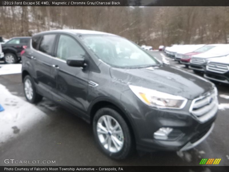 Magnetic / Chromite Gray/Charcoal Black 2019 Ford Escape SE 4WD