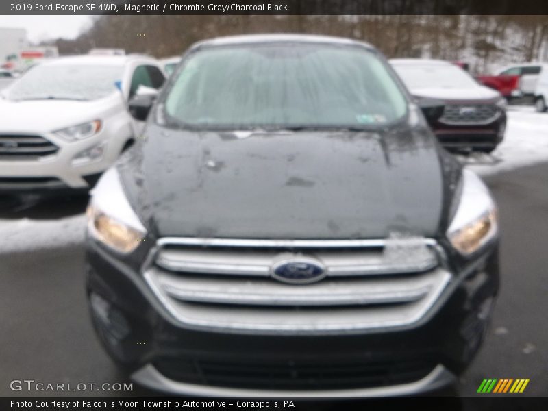 Magnetic / Chromite Gray/Charcoal Black 2019 Ford Escape SE 4WD