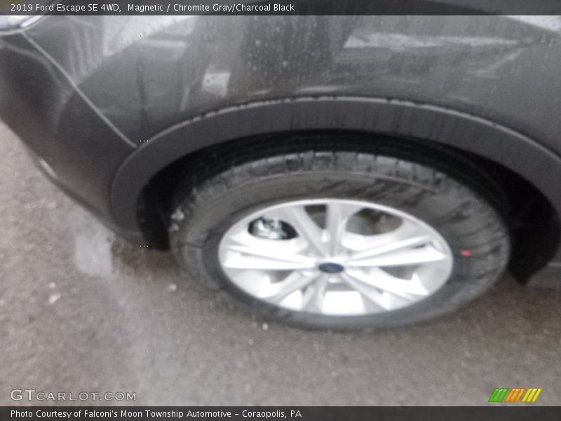 Magnetic / Chromite Gray/Charcoal Black 2019 Ford Escape SE 4WD