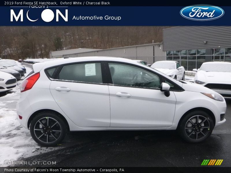 Oxford White / Charcoal Black 2019 Ford Fiesta SE Hatchback