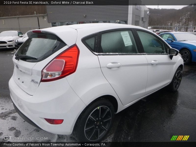 Oxford White / Charcoal Black 2019 Ford Fiesta SE Hatchback