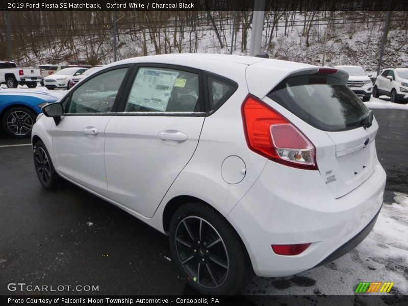 Oxford White / Charcoal Black 2019 Ford Fiesta SE Hatchback