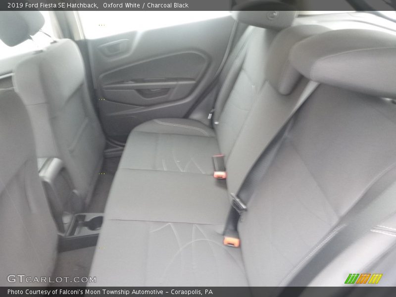 Oxford White / Charcoal Black 2019 Ford Fiesta SE Hatchback