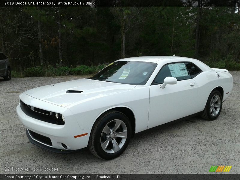 Front 3/4 View of 2019 Challenger SXT