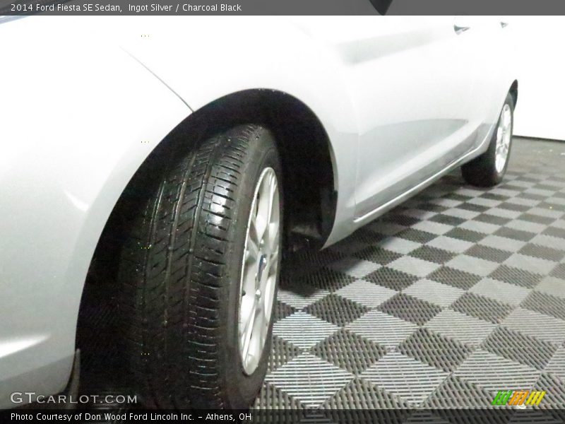 Ingot Silver / Charcoal Black 2014 Ford Fiesta SE Sedan