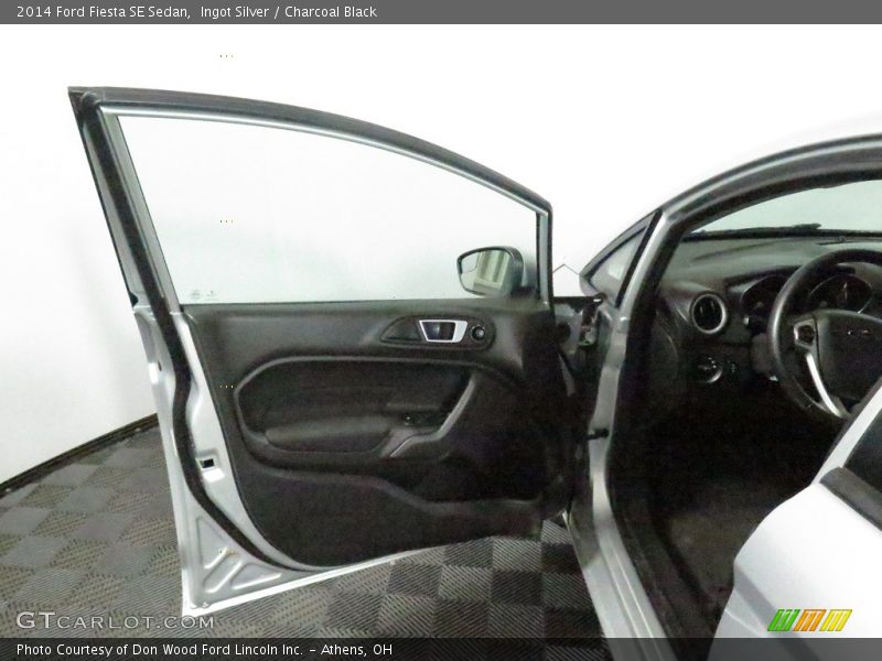 Ingot Silver / Charcoal Black 2014 Ford Fiesta SE Sedan